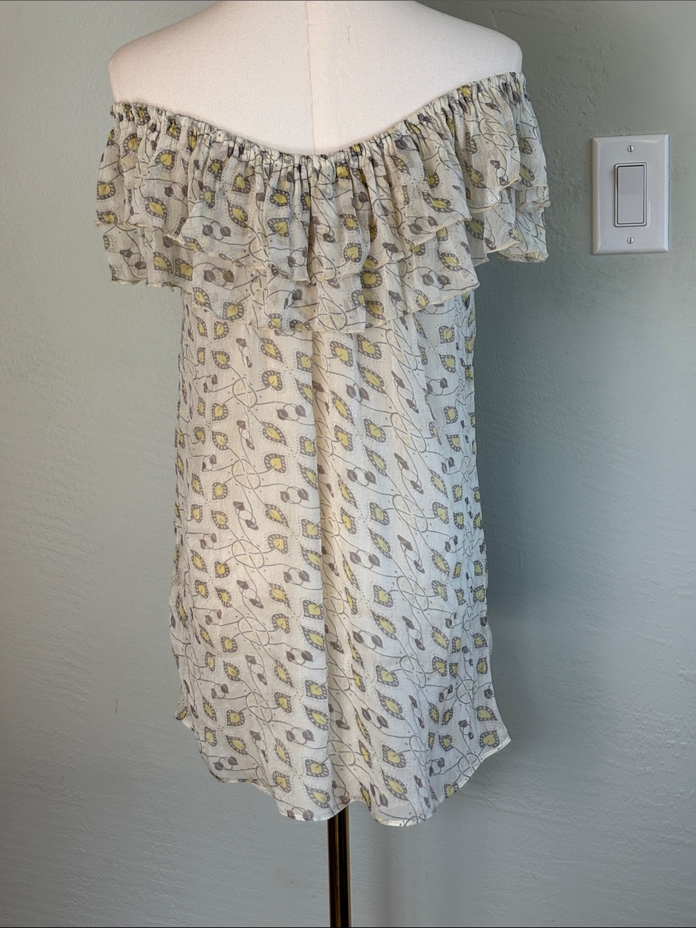 Off-Shoulder Printed Ruffle Top - White & Yellow - Picture 4 of 5